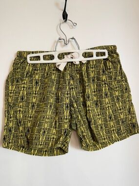 KAVU SHORTS WITH POCKETS